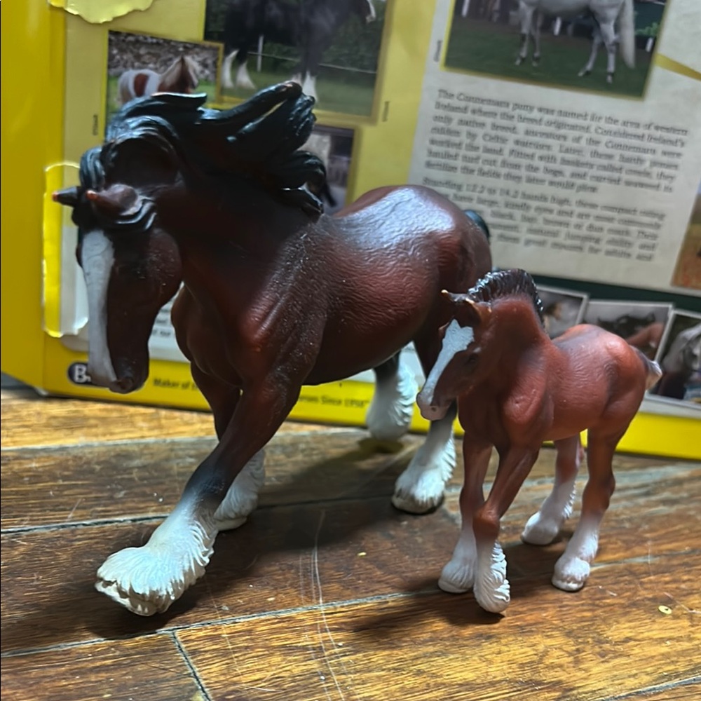 Breyer Brown and White Action Figure Playset